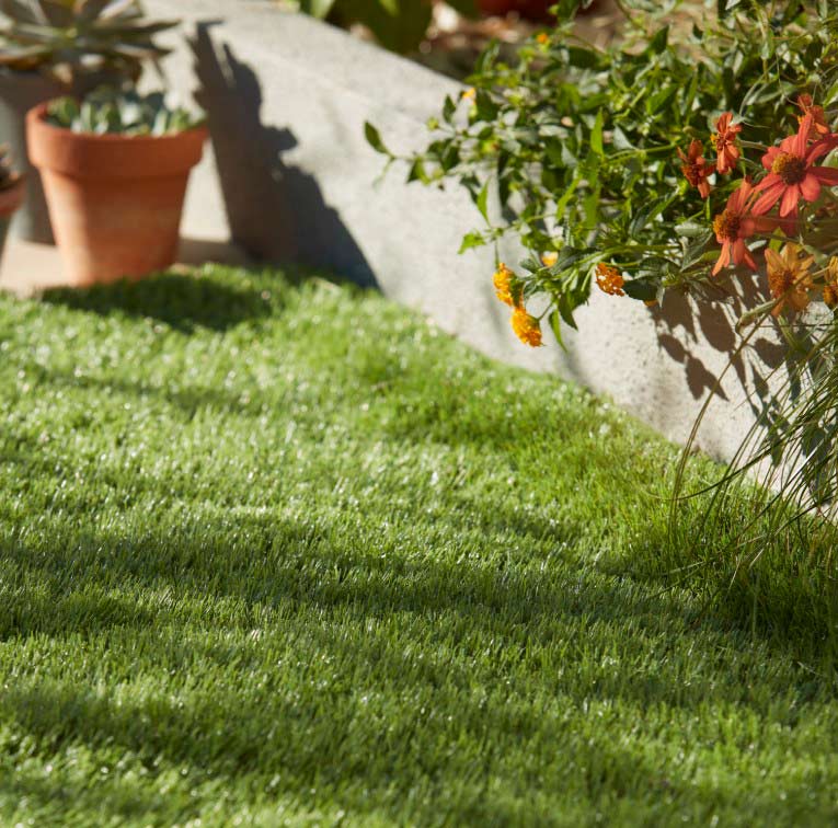 Césped artificial: ¿Cómo elegir el más adecuado para tu terraza o jardín?