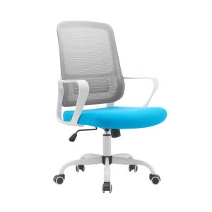 Silla de oficina ergonómica y ajustable para mayor comodidad.