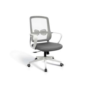 Silla de oficina ergonómica ajustable con diseño moderno y elegante.